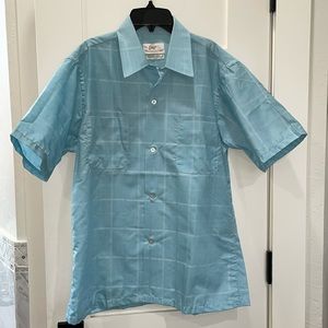VTG 70s Enro Mercedes collection Button Up Front Pocket Shirt
Size: Medium